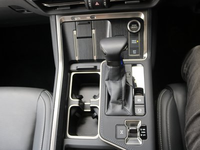 2025 Lexus GX thumbnail 33