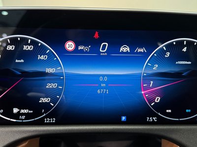 MERCEDES-BENZ E-CLASS - 8