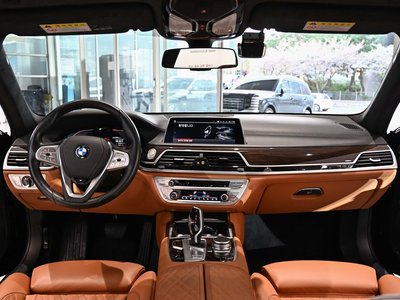 BMW 7 SERIES - 8