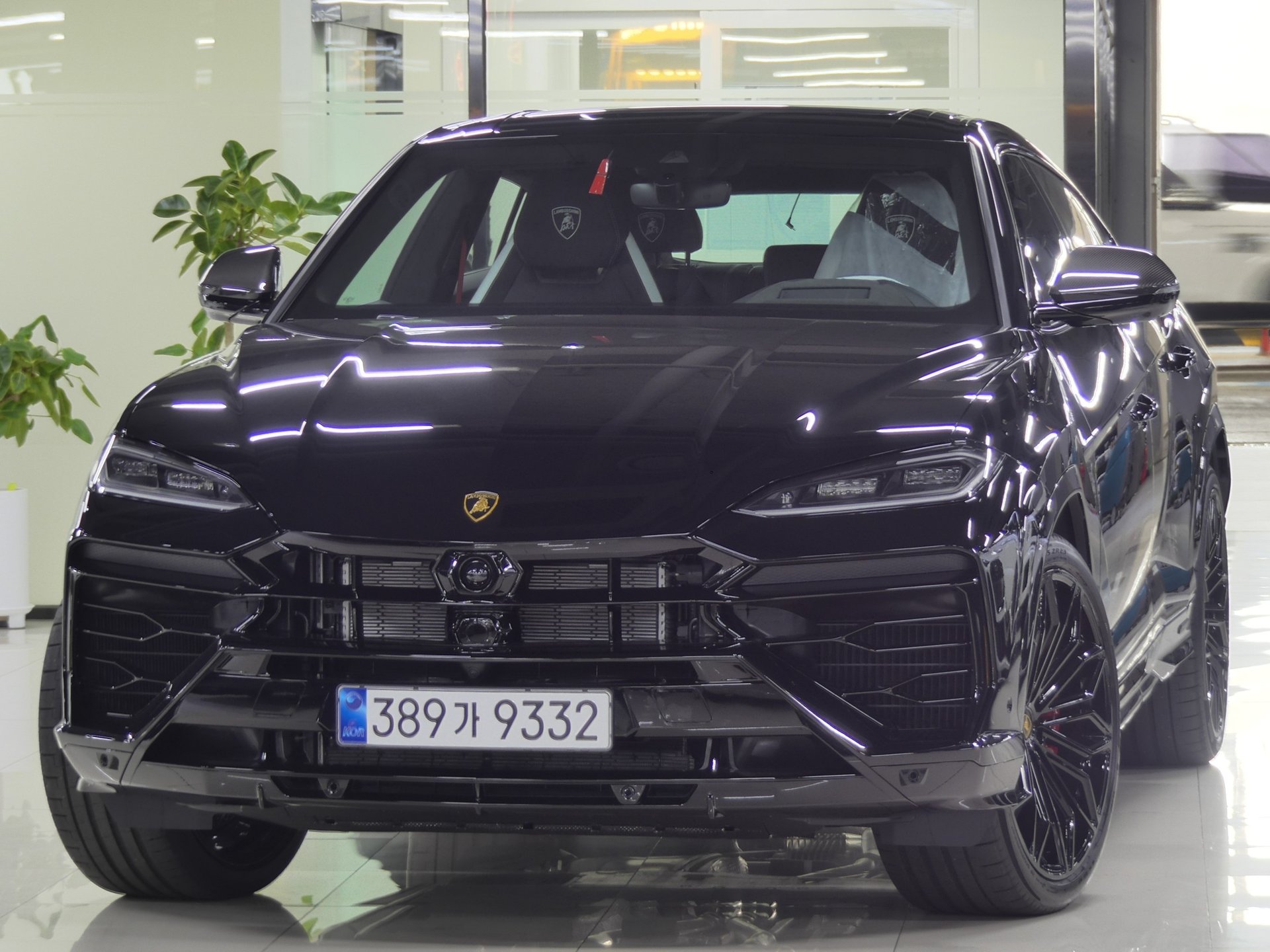 LAMBORGHINI URUS - View 1