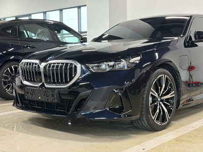2026 BMW 5 SERIES — фото 1