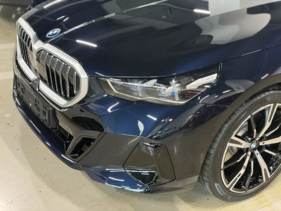 2026 BMW 5 SERIES — фото 2