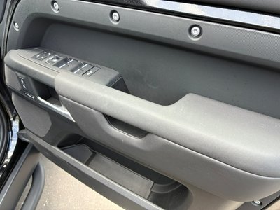 2025 LAND Rover DEFENDER — миниатюра 16