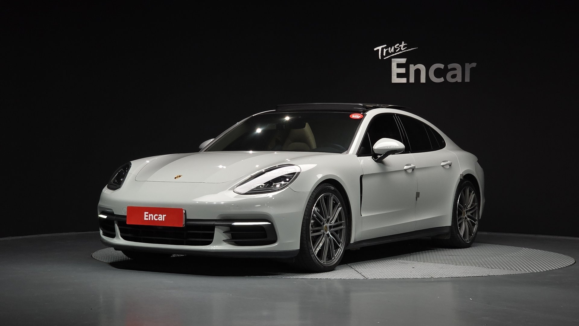 PORSCHE PANAMERA - View 1