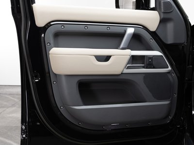2023 LAND Rover DEFENDER thumbnail 140