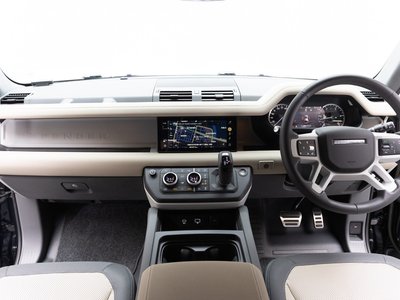 LAND ROVER DEFENDER - 2