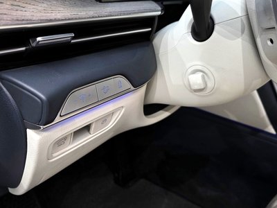 2024 Genesis GV80 thumbnail 16