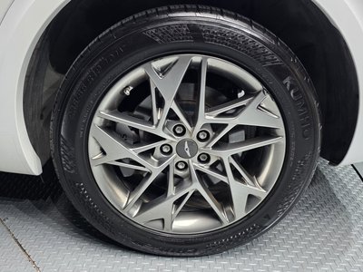 صورة 8 لـ 2023 Genesis GV70