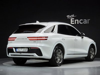صورة 4 لـ 2023 Genesis GV70