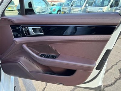 PORSCHE PANAMERA - 10