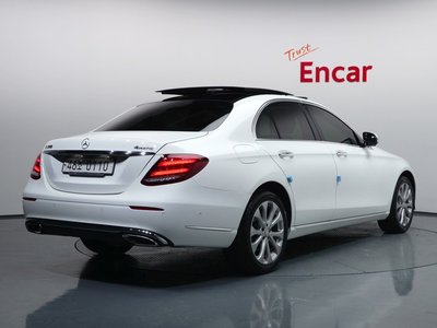 MERCEDES-BENZ E-CLASS - 3