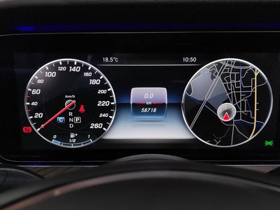 MERCEDES-BENZ E-CLASS - 8