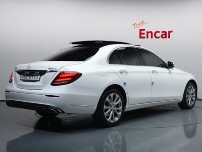 MERCEDES-BENZ E-CLASS - 4