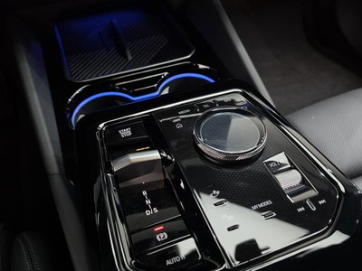 2025 BMW 5 SERIES thumbnail 12