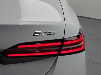 2025 BMW 5 SERIES — фото 10
