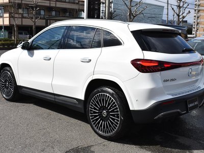 MERCEDES-BENZ EQA - 7