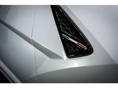 LAMBORGHINI URUS - 8