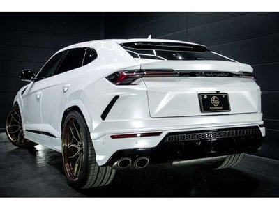 LAMBORGHINI URUS - 4