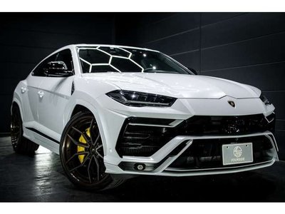 LAMBORGHINI URUS - 3