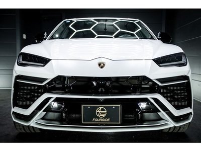 LAMBORGHINI URUS - 1