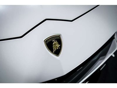 LAMBORGHINI URUS - 6