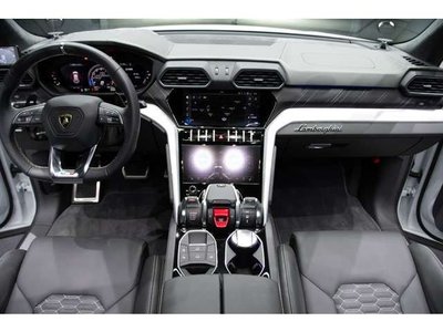 LAMBORGHINI URUS - 2