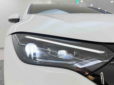MERCEDES-BENZ EQE - 10