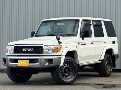 TOYOTA LAND CRUISER 70 - 1
