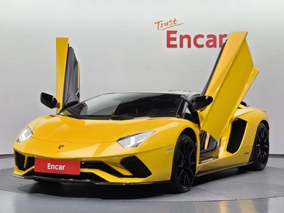 LAMBORGHINI AVENTADOR