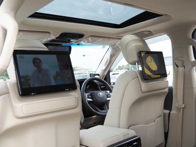 صورة مصغرة 32 لـ 2023 Toyota LAND CRUISER 300