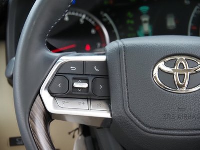 صورة مصغرة 45 لـ 2023 Toyota LAND CRUISER 300