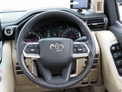 صورة مصغرة 43 لـ 2023 Toyota LAND CRUISER 300