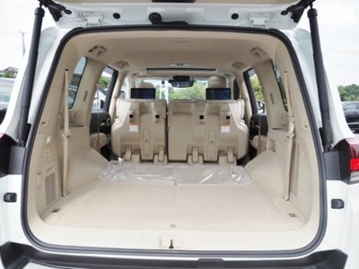 صورة مصغرة 39 لـ 2023 Toyota LAND CRUISER 300