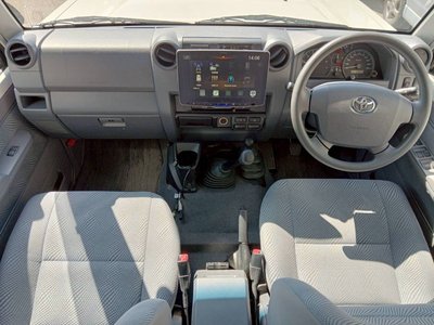 TOYOTA LAND CRUISER 70 - 2