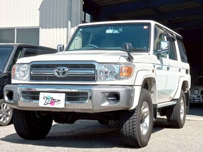 TOYOTA LAND CRUISER 70 - 9