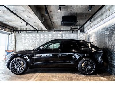 ASTON MARTIN DBX - 7