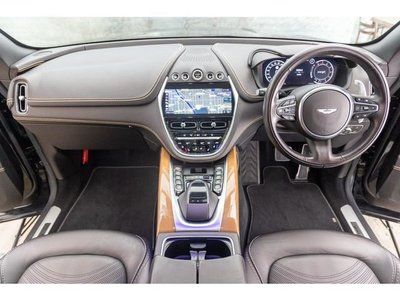 ASTON MARTIN DBX - 2