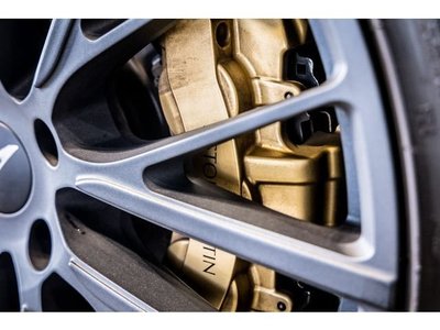 ASTON MARTIN DBX - 10