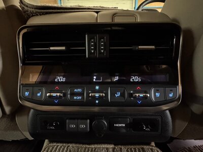 TOYOTA LAND CRUISER 300 - 10