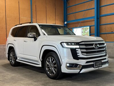 TOYOTA LAND CRUISER 300