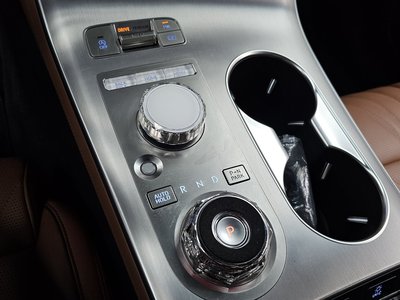 صورة 9 لـ 2024 Genesis GV70