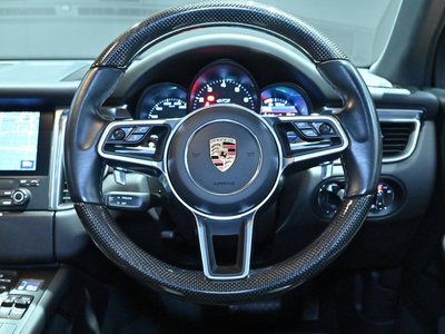 PORSCHE MACAN - 3
