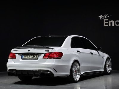 MERCEDES-BENZ E-CLASS - 3