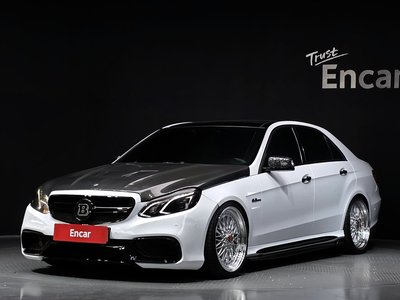 MERCEDES-BENZ E-CLASS - 1