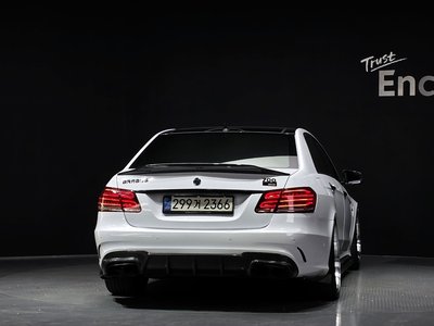 MERCEDES-BENZ E-CLASS - 4