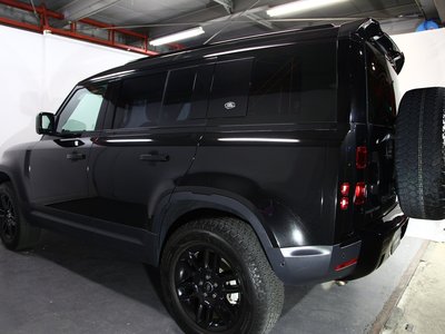 LAND ROVER DEFENDER - 9