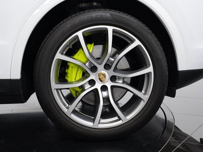 2020 Porsche CAYENNE photo 2