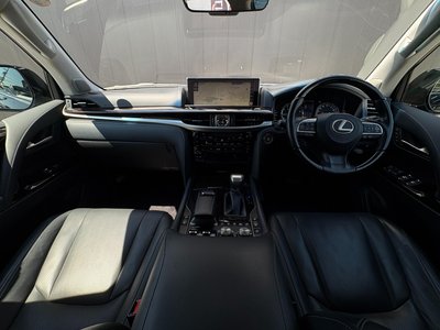 2018 Lexus LX photo 4
