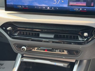 2025 BMW 3 SERIES 缩略图 35