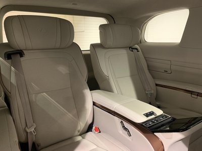 2024 Lexus LM — миниатюра 23
